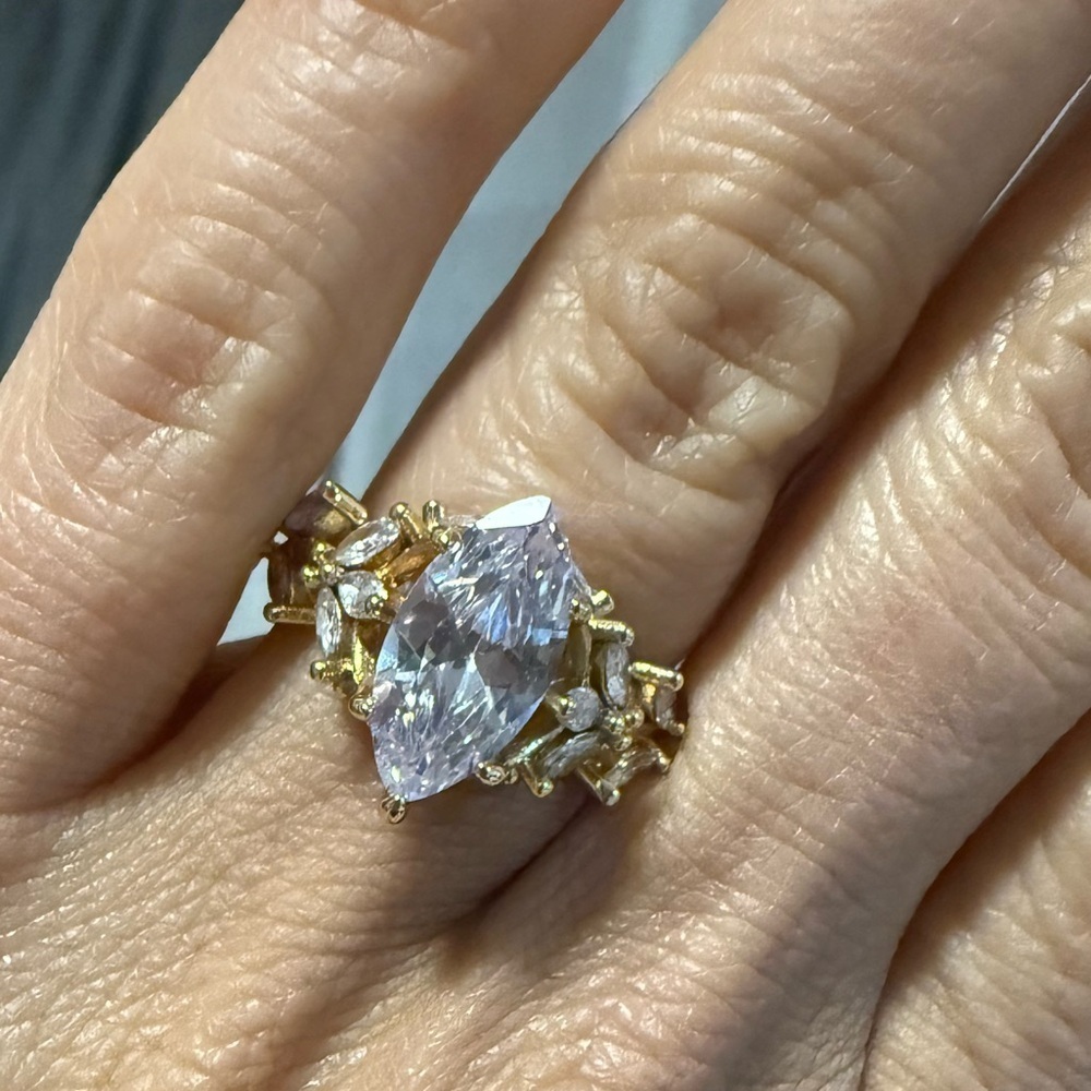 Elegant Gold and Rhinestone Leaf Design Ring 6
